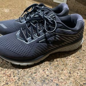 Brooks Ghost 12 Woman’s Running shoes. US 8